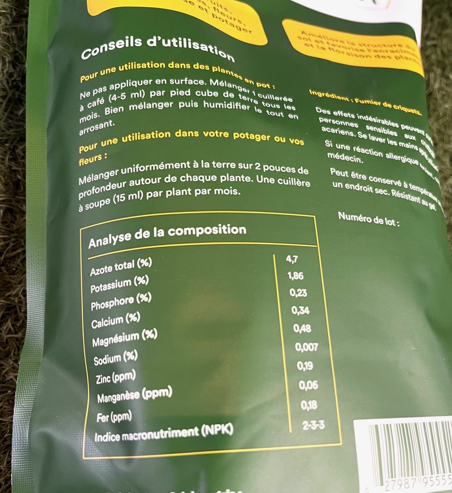 Derrière du Sachet d'engrais organique Nutrifrass à base de fumier de criquet