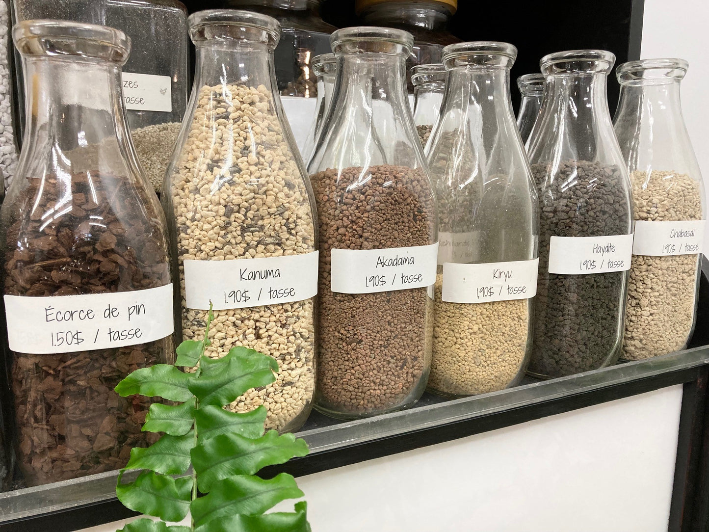 Sélection de substrats et composantes en vrac pour terreau à bonsaï chez Vert Métal