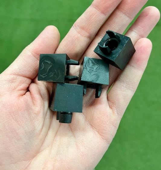 Inserts carrés pour presse-mottes Ladbrooke Mini 4 permettant la transplantation des semis